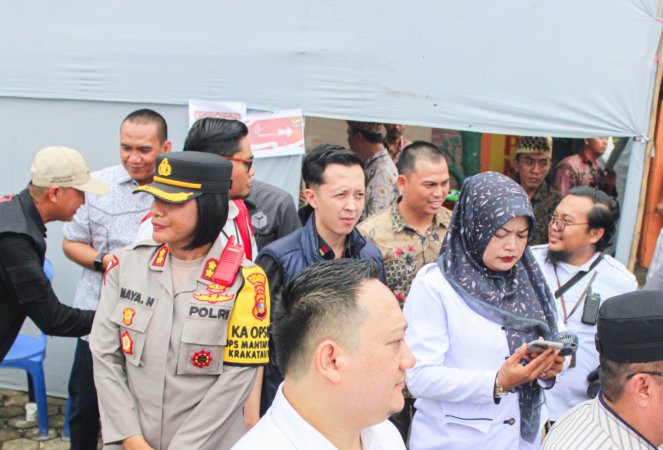 Ketua Kabupaten Pesawaran, Fatihunnajah, melakukan peninjauan langsung ke sejumlah Tempat Pemungutan Suara (TPS) di Kecamatan Tegineneng dan Gedong Tataan pada hari pelaksanaan Pemungutan Suara Pemilihan Serentak Tahun 2024, Rabu (27/11).