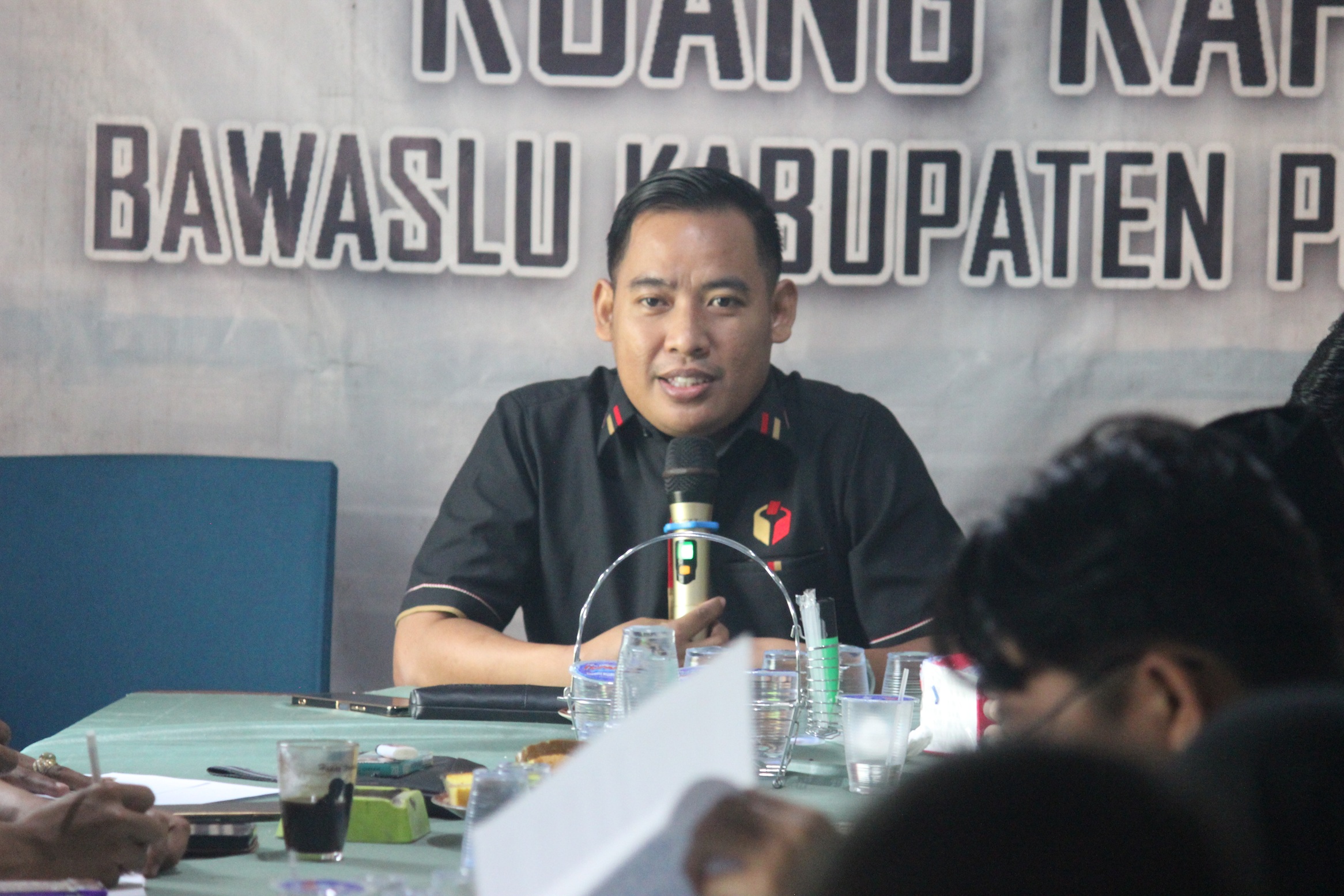 Bawaslu Kabupaten Pesawaran Gelar Rapat Konsolidasi Pengawasan Coklit Data Pemilih Pilkada 2024, di Ruang Rapat Sekretariat Bawaslu Kabupaten Pesawaran, Kamis (11/07).