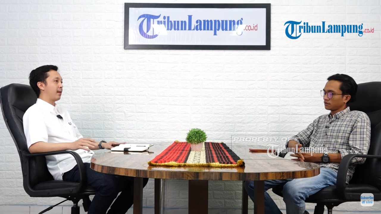 Ketua Bawaslu Pesawaran, Fatihunnajah, hadir sebagai narasumber dalam wawancara eksklusif bersama Tribun Lampung, Minggu (2/3).