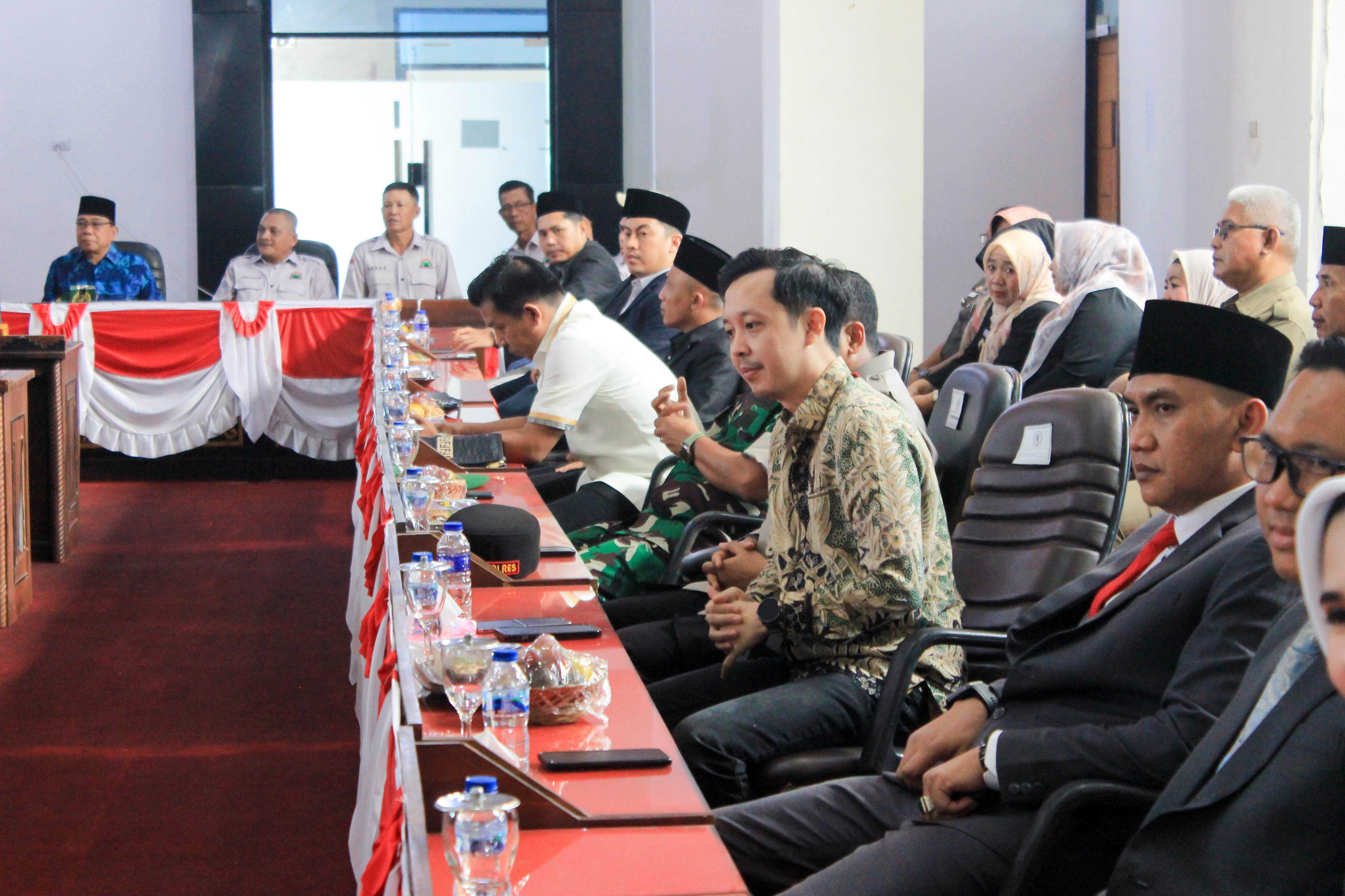 Bawaslu Kabupaten Pesawaran Hadiri Rapat Paripurna Pengesahan Pasangan Calon Terpilih PSU Pilkada 2025