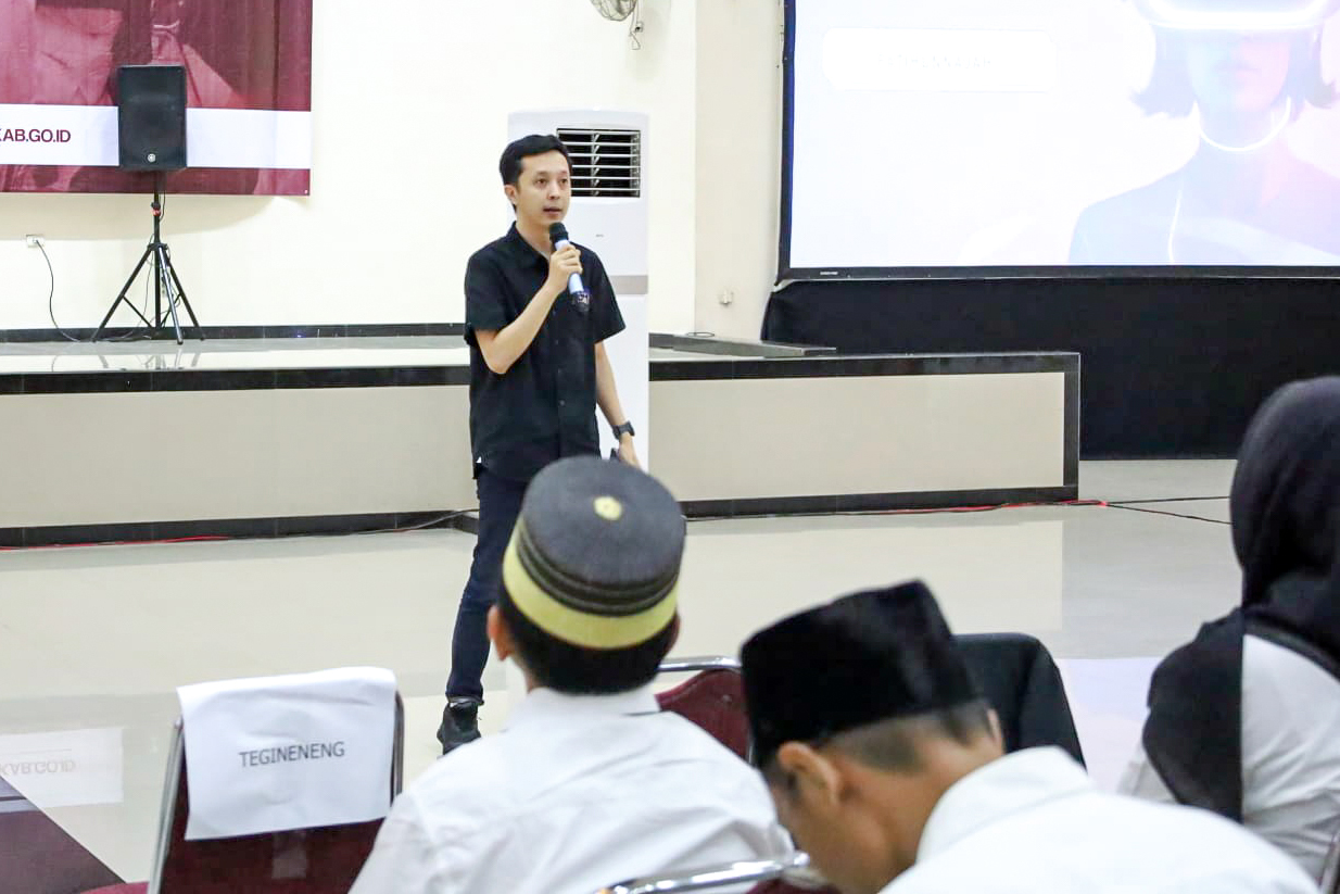 Fatih Tekankan Integritas dan Profesionalitas Penyelenggara dalam Pembekalan PPK dan PPS PSU Pesawaran