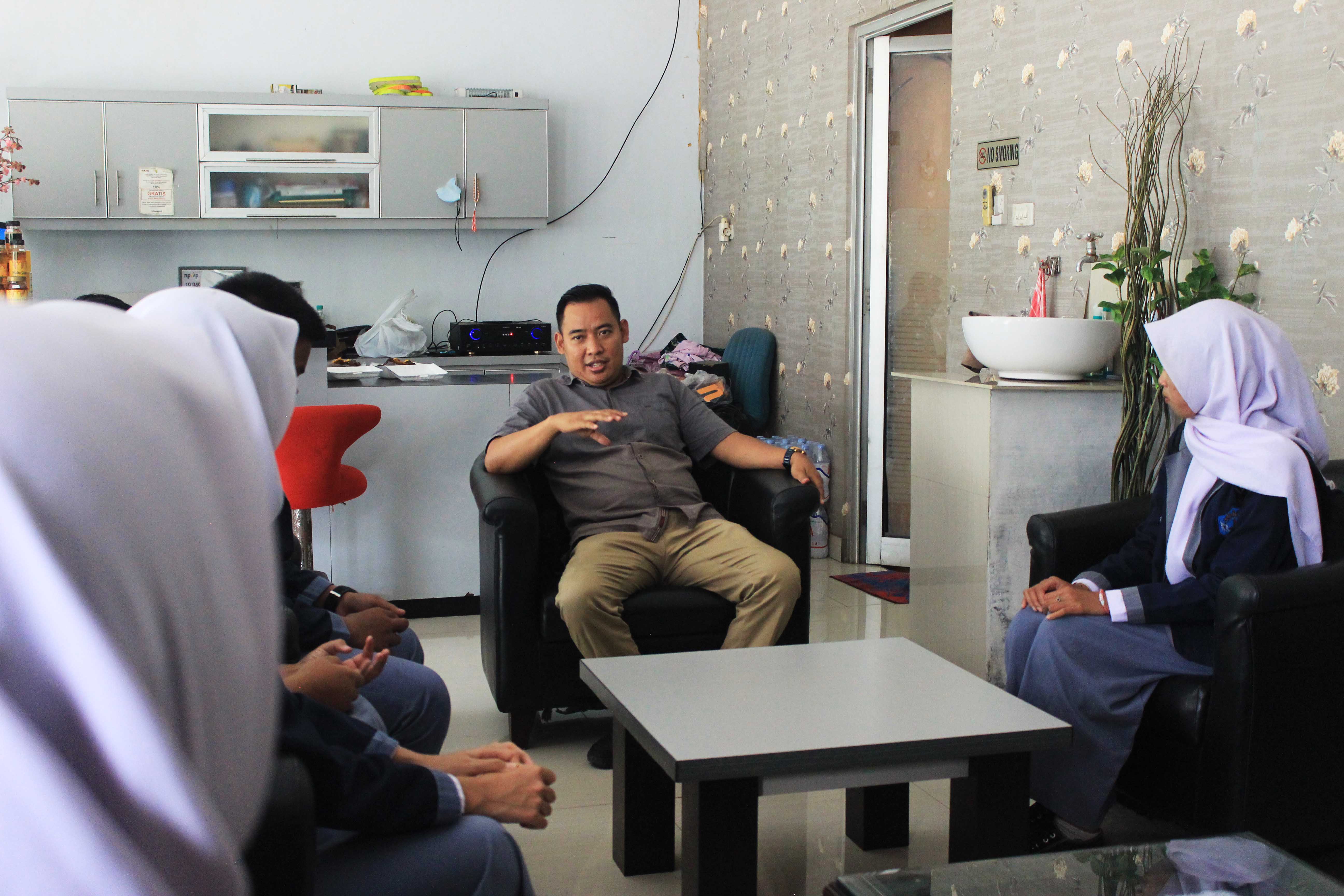 Bawaslu Kabupaten Pesawaran Ajak OSIS SMAN 1 Gedong Tataan Kenali Peran Pengawas Pemilu