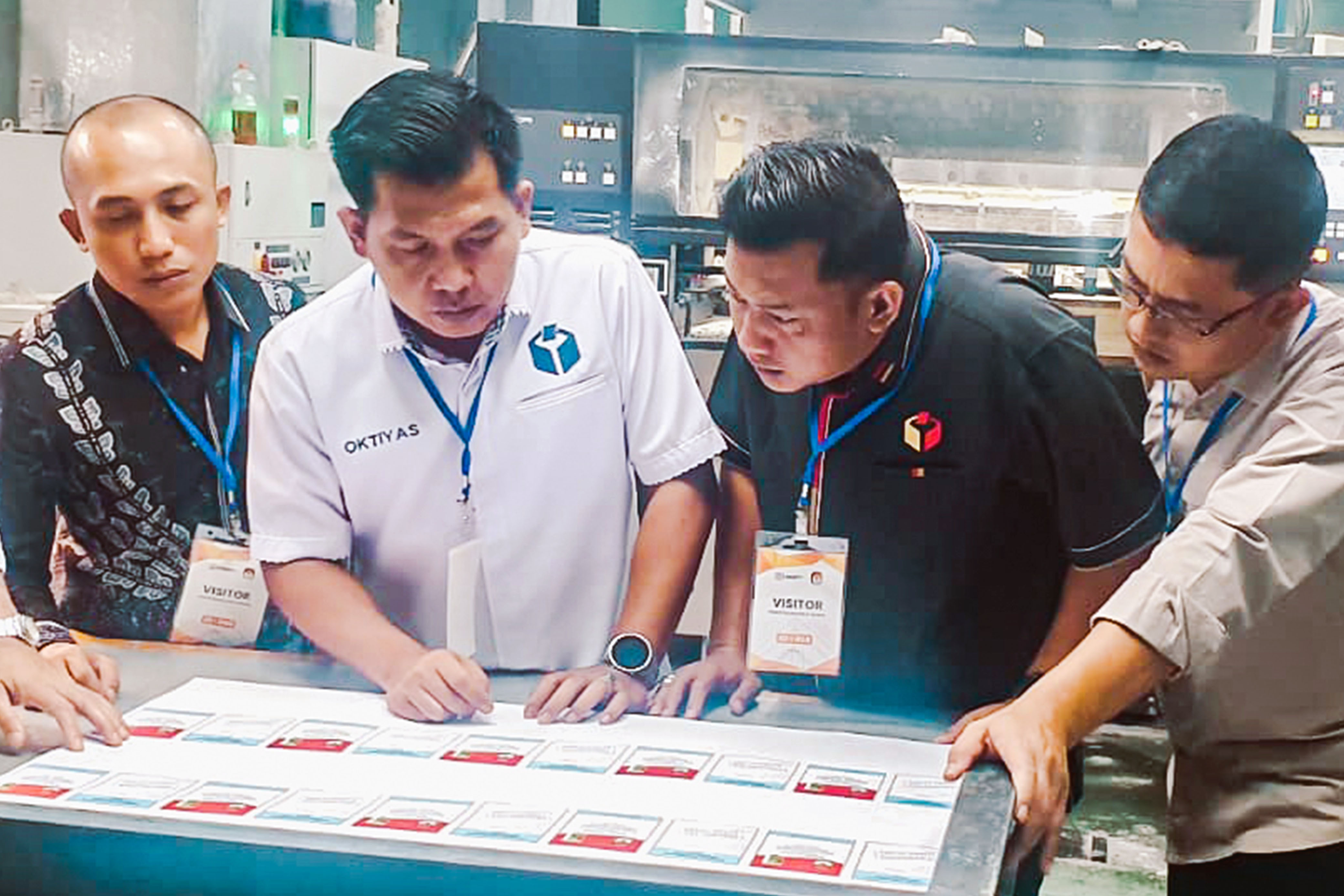 Jaga Transparansi, Bawaslu Pesawaran Awasi Langsung Pencetakan Surat Suara di PT Gramedia