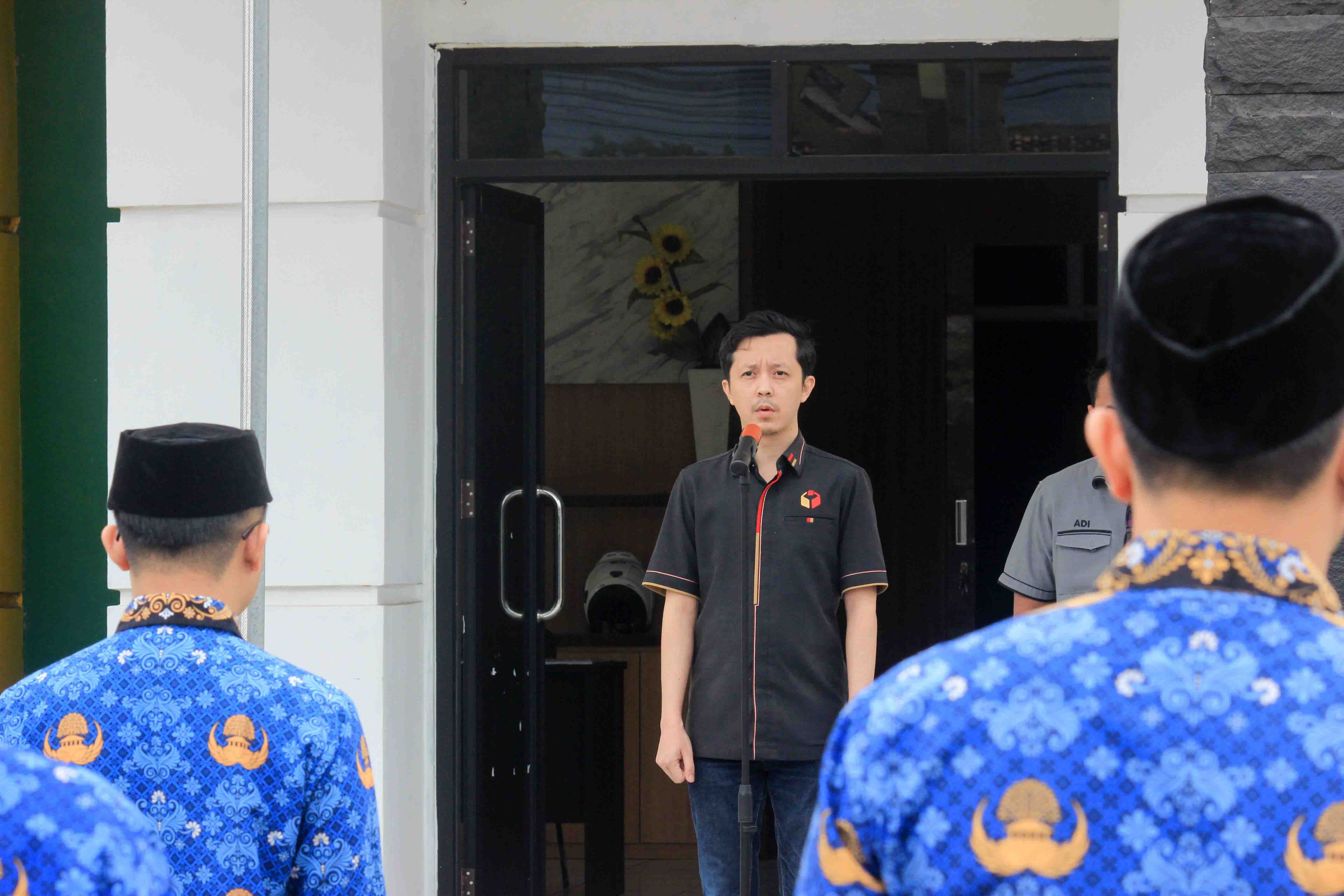 Bawaslu Kabupaten Pesawaran Gelar Upacara Peringati Hari Pahlawan Nasional 2025