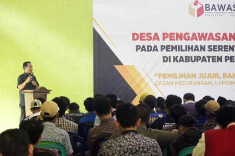 Anggota Bawaslu Pesawaran menyampaikan sambuatan pada kegaiatan Deklarasi Desa Pengawasan Partisipatif yang diselenggarakan di Aula Tahura Wan Abdul Rachman, Sabtu (06/07/2024).