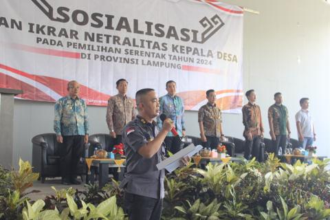 Pelaksanaan ikrar netralitas Kepala Desa pada Pemilihan Serentak tahun 2024 di Saung Djunjungan's Gedong Tataan, Jum'at (27/09).