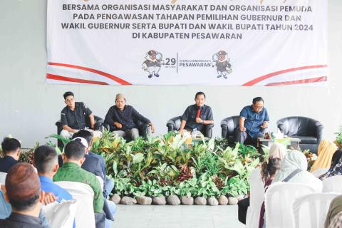 Pelaksanaan sosialisasi pengawasan partisipatif bersama Ormas dan OKP di Suang Djunjungan's Pesawaran, Selasa (29/10).