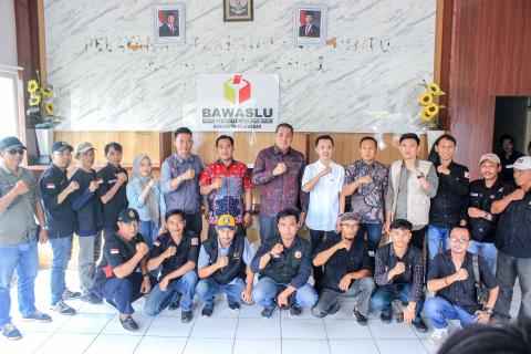 Tinjau Kesiapan PSU Di Pesawaran, Herwyn Ajak Jajaran Bawaslu Pesawaran Tingkatkan Profesionalisme