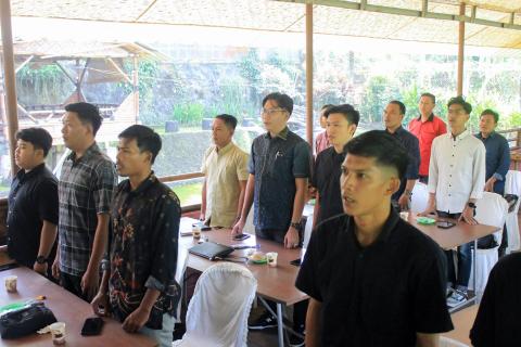 Bawaslu Kabupaten Pesawaran menggelar rapat evaluasi pengawasan tahapan Pemungutan Suara Ulang (PSU) Pemilihan Bupati dan Wakil Bupati Pesawaran Tahun 2025, yang berlangsung di Saung Djunjungan’s, Jumat (4/7).