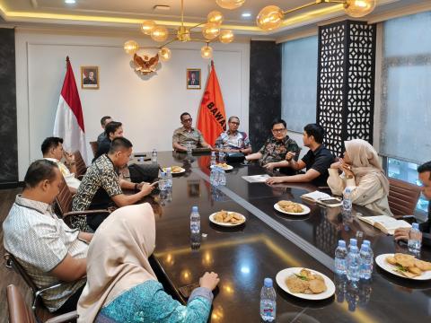 Penyerahan laporan ini dilakukan langsung oleh Ketua Bawaslu Kabupaten Pesawaran, Fatihunnajah, didampingi Anggota Bawaslu Kabupaten Pesawaran sekaligus Koordinator Divisi Hukum dan Penyelesaian Sengketa, Oktiyas Afriza, bersama Anggota Bawaslu Provinsi Lampung di Gedung Bawaslu RI, Jakarta, Selasa (22/7).