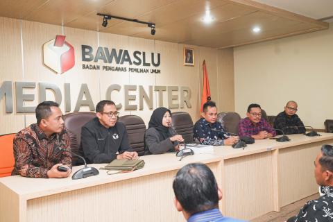 Bawaslu Pesawaran Serahkan Laporan Kinerja Kehumasan ke Bawaslu RI Sebagai Bentuk Tanggung Jawab Publik