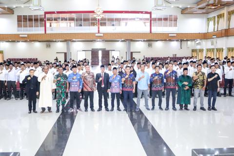 Fatihun Tekankan Integritas dan Profesionalitas Penyelenggara dalam Pembekalan PPK dan PPS PSU Pesawaran