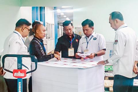 Jaga Transparansi, Bawaslu Pesawaran Awasi Langsung Pencetakan Surat Suara di PT Gramedia