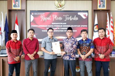 Awasi Rapat Pleno Rekapitulasi PDPB Triwulan IV Tahun 2025, Bawaslu Kabupaten Pesawaran Sampaikan Saran Perbaikan 14 Pemilih TMS