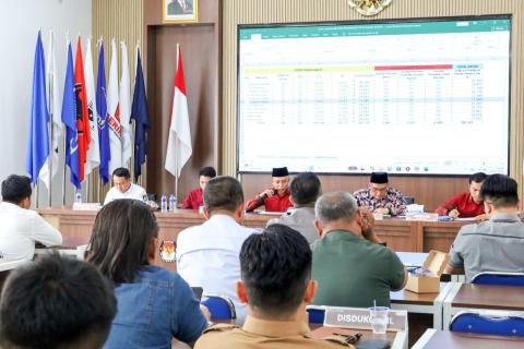 Awasi Rapat Pleno Rekapitulasi PDPB Triwulan IV Tahun 2025, Bawaslu Kabupaten Pesawaran Sampaikan Saran Perbaikan 14 Pemilih TMS
