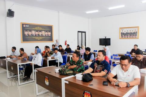 Mutholib Tekankan Akurasi Data Pemilih dalam Rapat Pleno PDPB Triwulan III