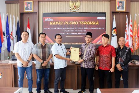 Mutholib Tekankan Akurasi Data Pemilih dalam Rapat Pleno PDPB Triwulan III