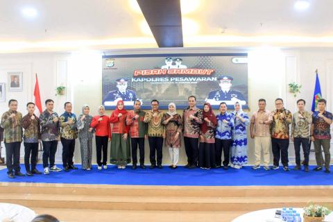 Ketua Bawaslu Pesawaran, Fatihunnajah, Hadiri Pisah Sambut Kapolres Pesawaran