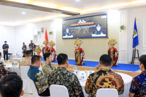 Ketua Bawaslu Pesawaran, Fatihunnajah, Hadiri Pisah Sambut Kapolres Pesawaran