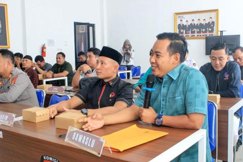 Bawaslu Kabupaten Pesawaran Sampaikan Saran Perbaikan 8 Pemilih TMS dalam Rapat Pleno PDPB Triwulan I 2026