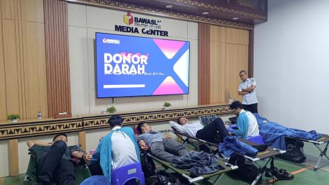 Maknai HUT Bawaslu ke-18, Bawaslu Kabupaten Pesawaran Ikut Aksi Donor Darah