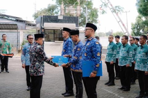 Kepala Sekretariat Bawaslu Pesawaran Kukuh Julian Raih Satyalancana Karya Satya X Tahun