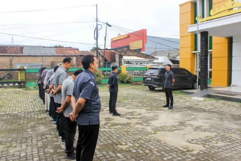 Pimpin Apel Awal Pekan, Kukuh Julian Tekankan Semangat Kerja dan Integritas Jajaran