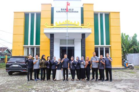 Pimpin Apel Awal Pekan, Kukuh Julian Tekankan Semangat Kerja dan Integritas Jajaran