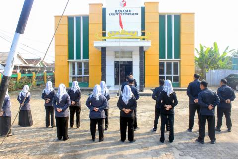 Perkuat Disiplin dan Integritas, Bawaslu Kabupaten Pesawaran Gelar Apel Pagi