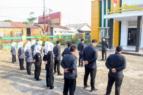 Perkuat Disiplin dan Integritas, Bawaslu Kabupaten Pesawaran Gelar Apel Pagi