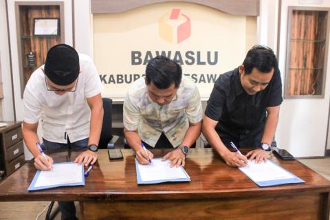 Bawaslu Kabupaten Pesawaran Tandatangani Dokumen IKU Pengawas Pemilu Tahun 2026
