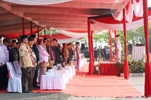 Bawaslu Kabupaten Pesawaran Ikuti Upacara HUT ke-81 RI di Lapangan Pemkab Pesawaran