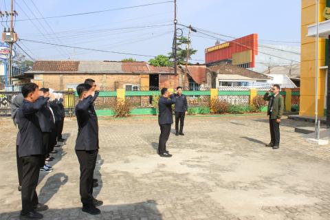 Tekankan Disiplin sebagai Fondasi Kerja, Bawaslu Kabupaten Pesawaran Gelar Apel Pagi