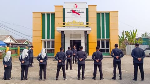 Apel Pagi Bawaslu Kabupaten Pesawaran Jadi Momentum Perkuat Soliditas dan Tanggung Jawab Jajaran Sekretariat