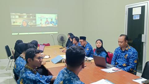 Bawaslu Kabupaten Pesawaran Ingatkan Pentingnya Kerapian Administrasi Hasil Pengawasan dalam Rapat Internal