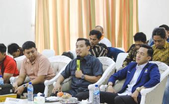 Anggota Bawaslu Kabupaten Pesawaran menghadiri rapat pleno penetapan DPT Kabupaten Pesawaran pada Pilkada tahun 2024 di Graha Adora, Jum'at (20/09).