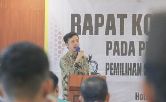 Ketua Bawaslu Kabupaten Pesawaran, Fatihunnajah, membuka Rapat Koordinasi Bersama Stakeholder di Hotel Arinas, Bandar Lampung, pada Kamis (05/09).