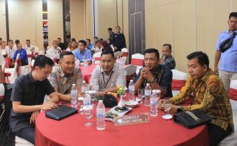 Ketua Bawaslu Kabupaten Pesawaran, Fatihunnajah, bersama Anggota Bawaslu Kabupaten Pesawaran, Mutholib, Oktiyas Afriza, Aji Purwadi, dan Pajril Fatra, melakukan pengawasan terhadap pelaksanaan Rapat Pleno Terbuka Penetapan Pasangan Calon Bupati dan Wakil Bupati Terpilih hasil Pemungutan Suara Ulang (PSU) Pilkada Pesawaran Tahun 2025 yang diselenggarakan oleh KPU Kabupaten Pesawaran ini berlangsung di Hotel Emersia, Bandar Lampung, pada Senin (30/6). 